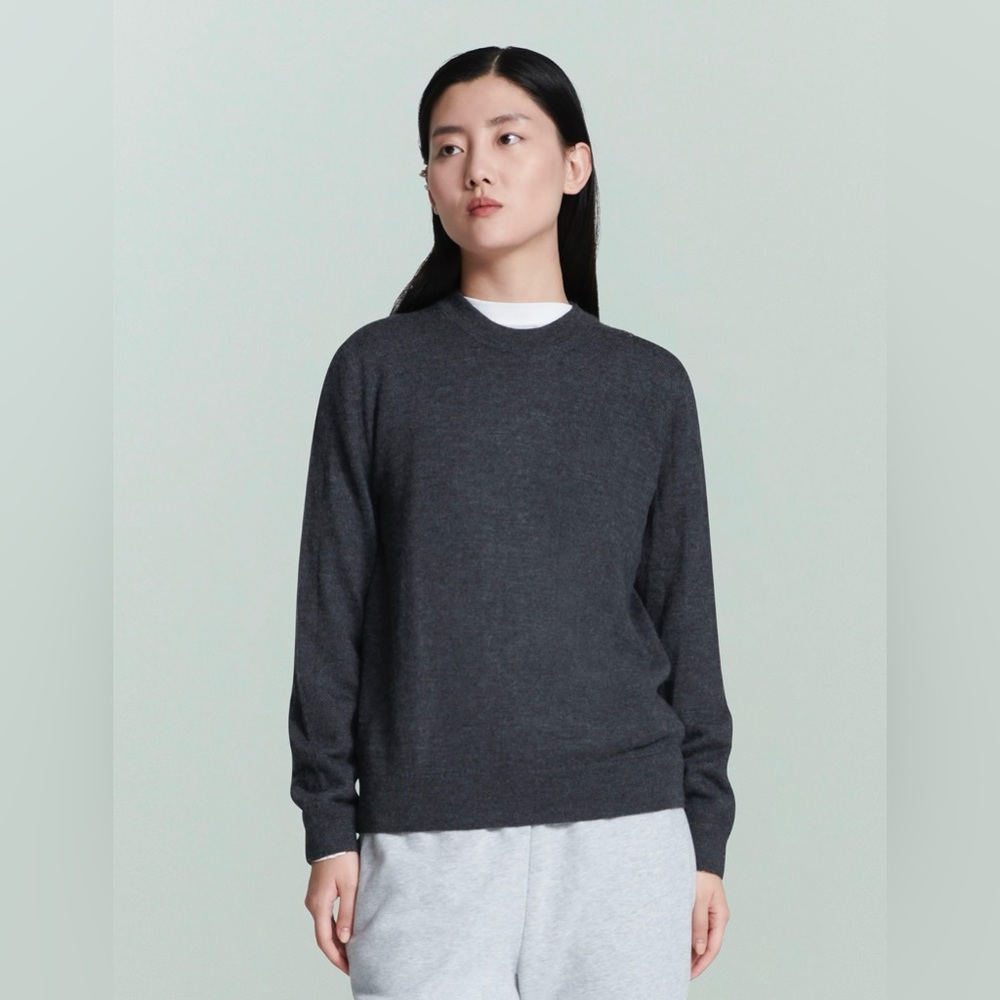 Uniolo women’s size medium, long sleeve‎ crewneck sweater, pure new wool